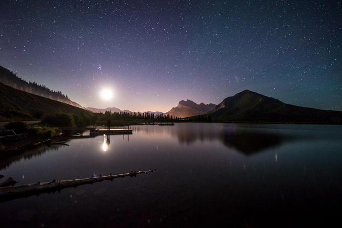 白天的山，山，身体，水，湖，夜晚，天空，星星