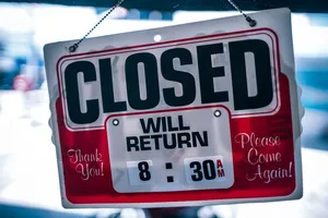 浅焦摄影中的封闭标志