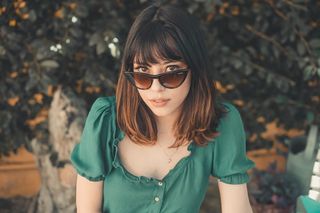 戴太阳镜的女人