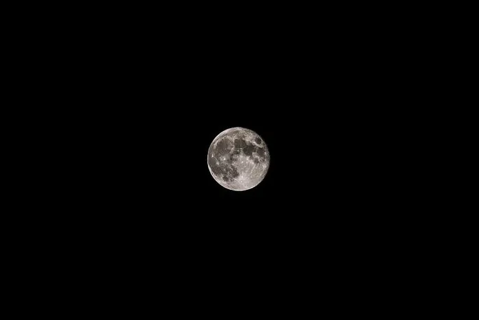 黑白，月亮，黑暗，夜晚，摄影，太空，天文学，天空