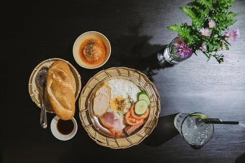 越南人,食物,烹饪,摄影,早餐,面包,鸡蛋,肉丸 越南人,食物,烹饪,摄影,早餐,面包,鸡蛋,肉丸