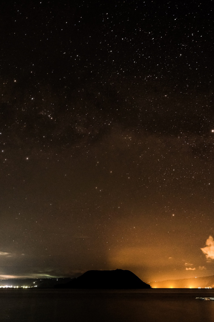 岛的轮廓，夜晚，天空，星星-空间，风景-自然，空间，天文学，自然之美