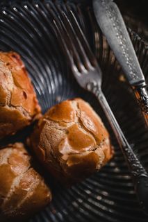 里面有奶油奶酪的甜面包