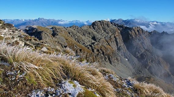 棕色，山脉，白天，灰色，山脉，丘陵，蓝色，天空