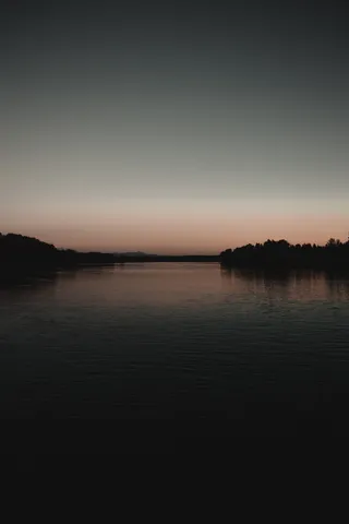 天空、湖泊、太阳、喜怒无常、海洋、黑暗、夜晚、森林