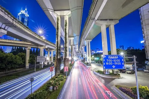 建筑、建筑物、基础设施、蓝色、天空、灯光、街道、桥梁 建筑、建筑物、基础设施、蓝色、天空、灯光、街道、桥梁