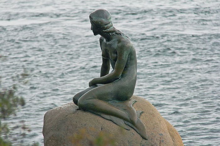 黑色，美人鱼雕像，海，白天，美人鱼，雕像，流行，小美人鱼