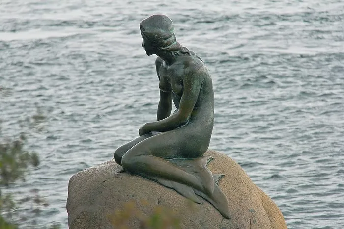 黑色，美人鱼雕像，海，白天，美人鱼，雕像，流行，小美人鱼