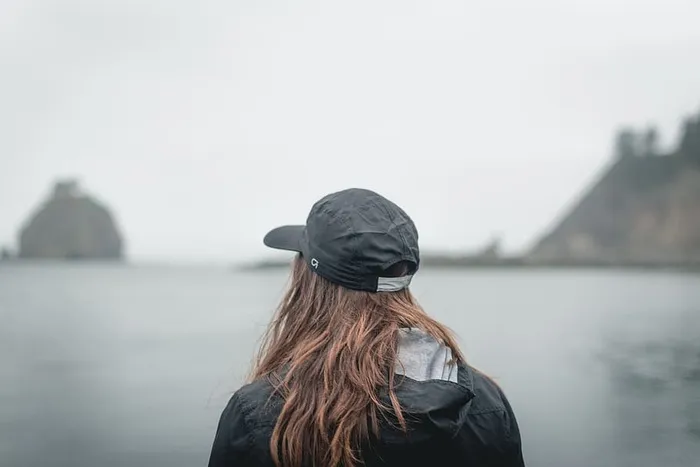 女孩，帽子，黑发，长发，人，海岸，岛屿，海岸