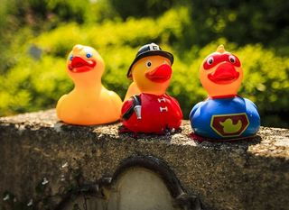 鸭子，浴鸭，火，橡皮鸭，吱吱鸭，玩具，橡皮鸭，安静的琴弦