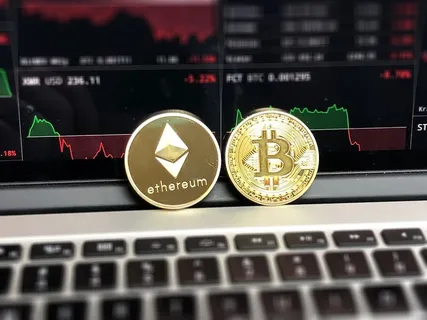 以太坊和比特币标志 以太坊和比特币标志