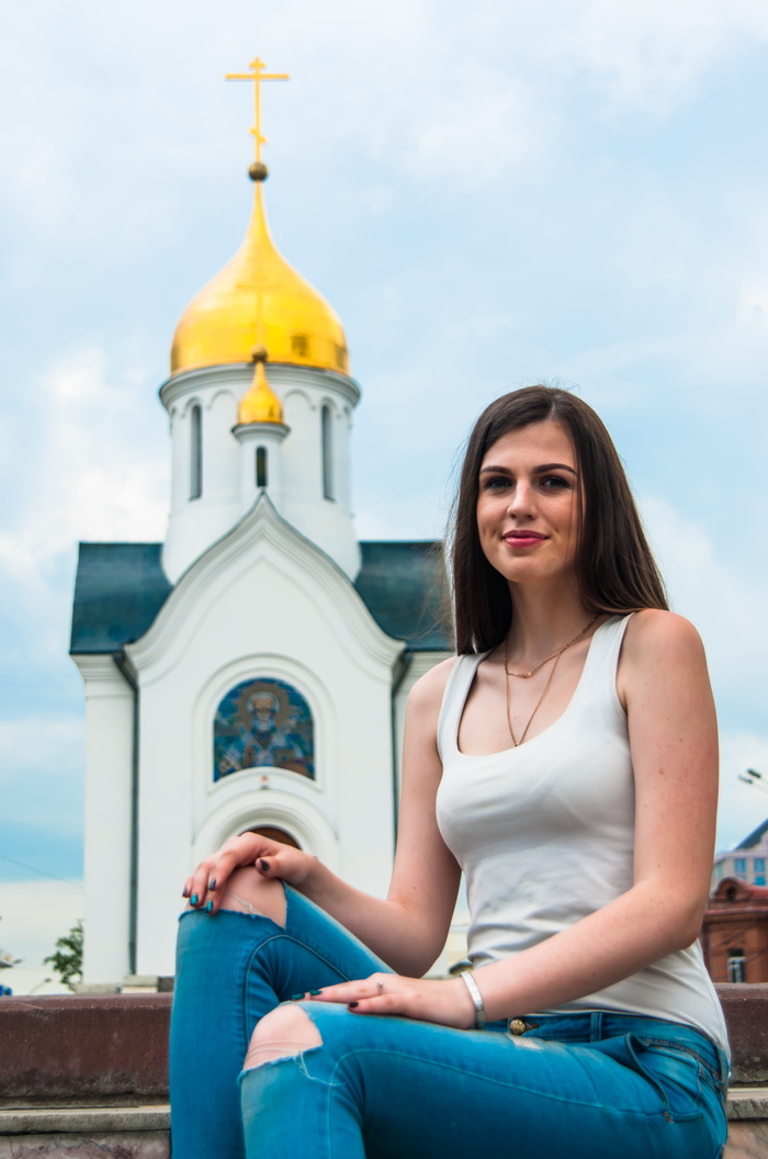 女人，坐着，楼梯，大教堂，夏天，天空，旅行，建筑