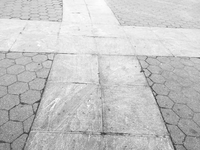 美国，纽约，华盛顿广场公园，人行道，街道，图案，高角度视图，背景