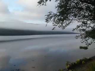 湖，黎明，日出，雾，山，户外，天空，云