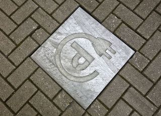 灰色，收费停车牌瓷砖，瓷砖，街道，人行道，人行道，石头，符号