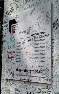 白色印刷纸，文本，英格兰，灰色，阿比路商店-阿比路工作室，伦敦，手写，广告