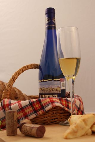 食物，葡萄酒，葡萄酒，杯子，静物画，餐厅，食物，葡萄酒，杯子，瓶子