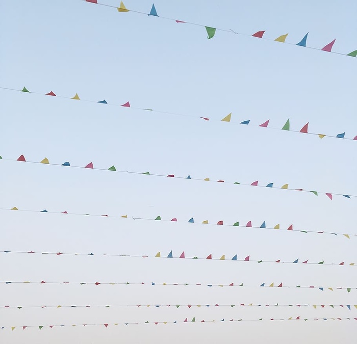 中国，湖北，蓝天，多色，装饰，庆典，低角度观看，彩旗