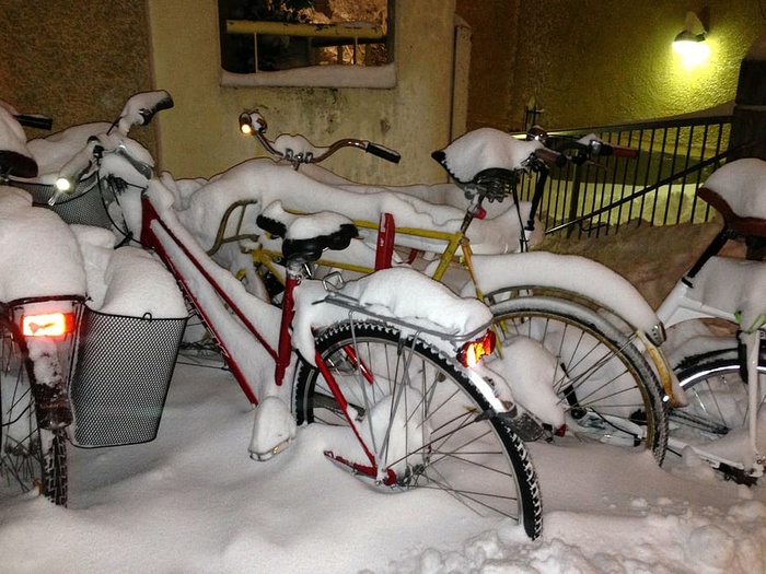 冬季自行车，污渍，冬季外套，低温，雪，冬季，运输，运输方式
