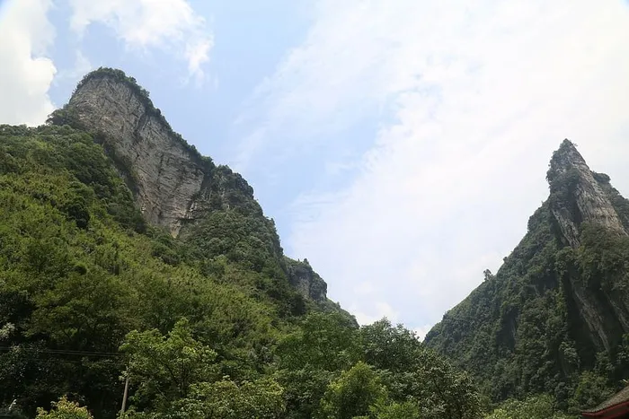 山，在湘西，辽阔，仰望，天空，自然之美，风景——自然，树木