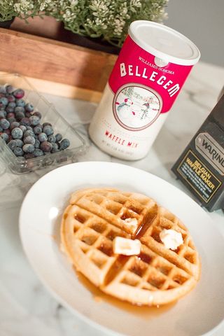 华夫饼，早餐，食物，华夫饼，糖浆，食物和饮料，静物，桌子