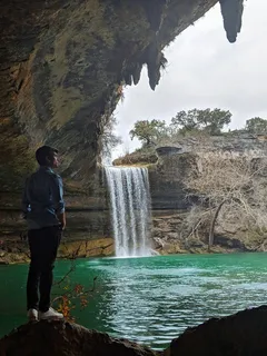 自然，水，河流，户外，人，人，瀑布，悬崖