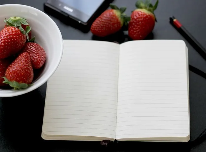 白色，笔记本，草莓，备忘录，便条，食物，moleskine，铅笔