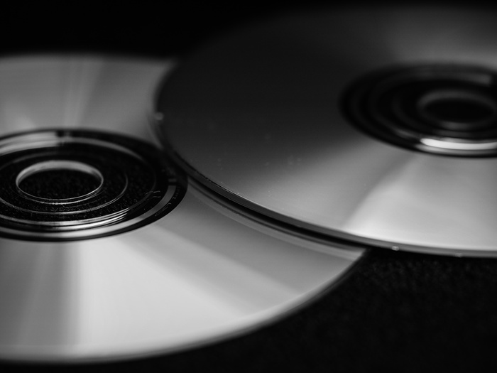 两张光盘，cd，dvd，空白，计算机，数据介质，折射，玻璃