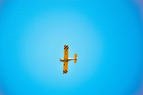 蓝色，天空，飞机，交通，旅行，黄色，航空，飞行