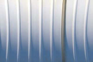 棕色木框玻璃门