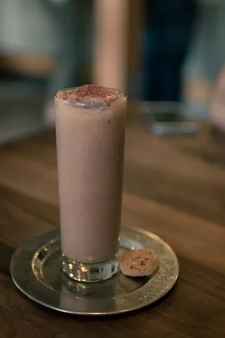 巧克力、饮料、酒杯、餐桌、新鲜度、食品、咖啡馆、食品和饮料