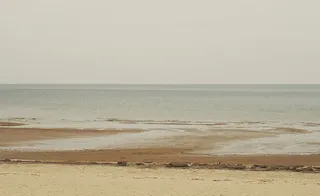 身体，水，多云，天空，海岸，白天，海滩，沙滩