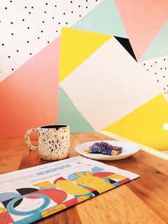 桌子，多色，艺术和工艺，静物，室内，创意，纸，没有人