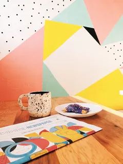 桌子，多色，艺术和工艺，静物，室内，创意，纸，没有人