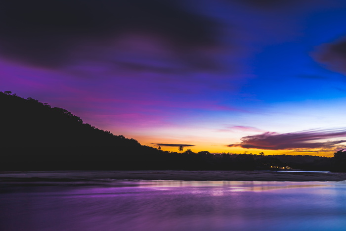 黎明时分湖景