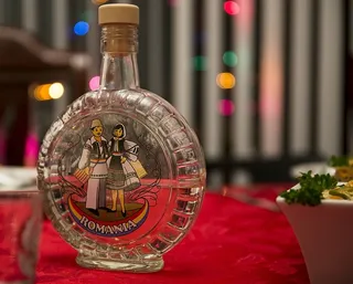 图伊卡，月光，酒精，桌子，庆典，瓶子，烧瓶，玻璃