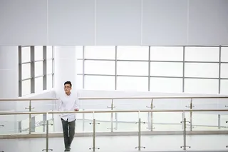 中国，广州，白人，男孩，思考，一个人，室内，站着