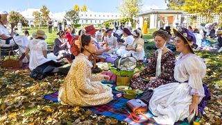 澳大利亚，拉塞尔，堪培拉中心，服装，野餐，简·奥斯汀，真人，一大群人