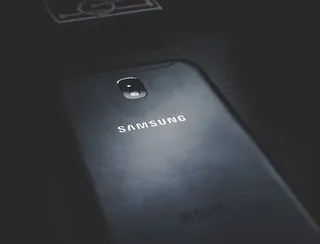 黑色三星手机特写照片