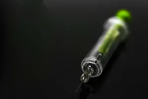 特写镜头、景深、针头、注射器、注射、医疗保健和药物、疫苗接种、药物