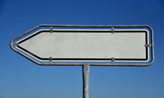 盾牌，标志，箭头，文本框，特写，天空，交通标志，方向