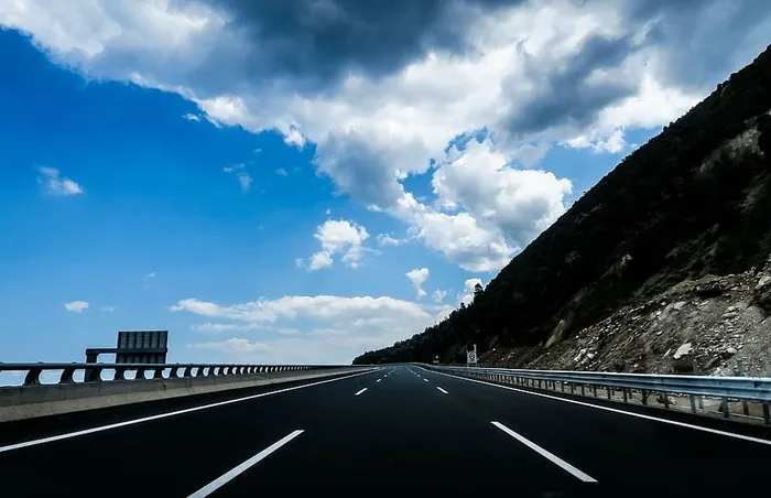空的，公路，身体，水，山，高地，云，蓝色
