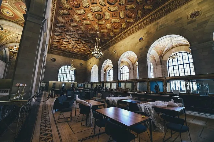 拱门、建筑、建筑、天花板、椅子、枝形吊灯、家具、室内