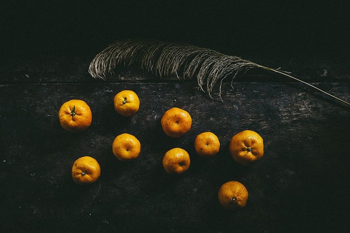 头顶上拍摄的橙色温州蜜柑果实