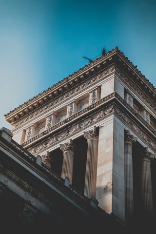 高层建筑低角度摄影