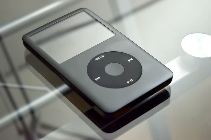 黑色ipod classic、ipod、音乐、mp3、播放器、歌曲、耳机、设备