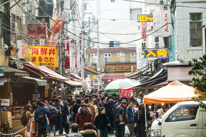 日本，chūō-ku，内筑地鱼市（批发），人群，小贩，鱼市，街道，背景