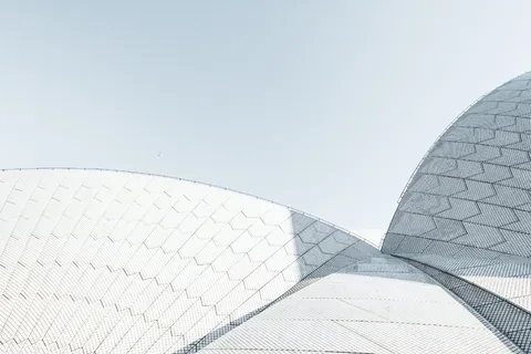 建筑、建筑、基础设施、穹顶、体育场、屋顶、阳光、白天 建筑、建筑、基础设施、穹顶、体育场、屋顶、阳光、白天