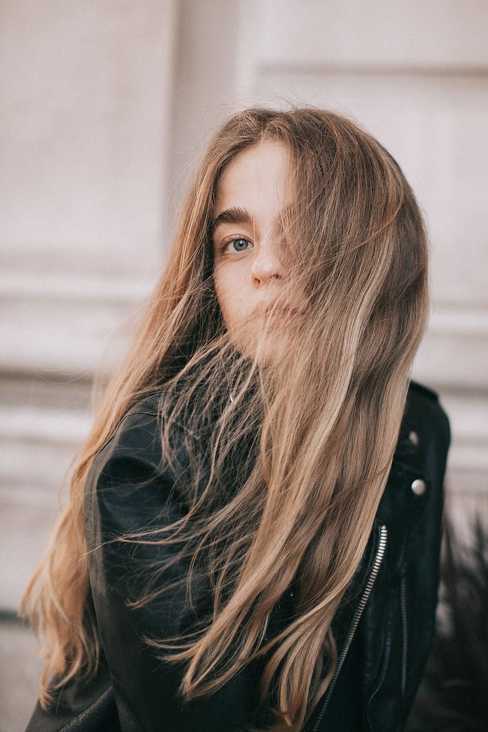 女性选择性聚焦摄影