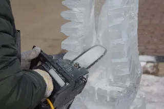 冰雕，雕刻，锯，翅膀，天，枪，一个人，武器